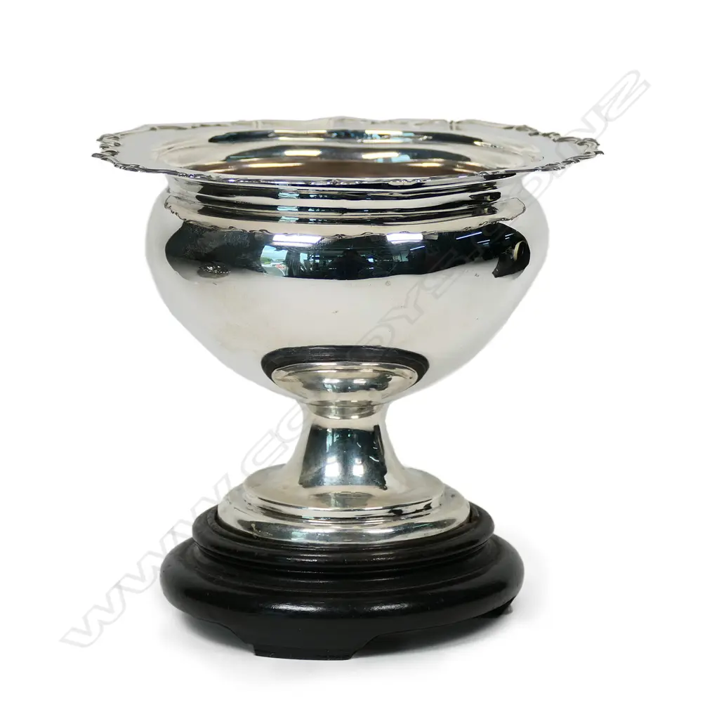 An Edwardian small deep silver comport on stand, Image 1++