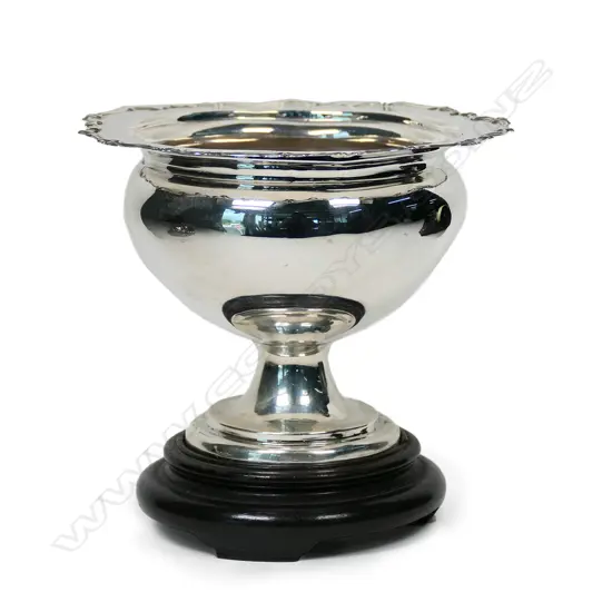 An Edwardian small deep silver comport on stand,