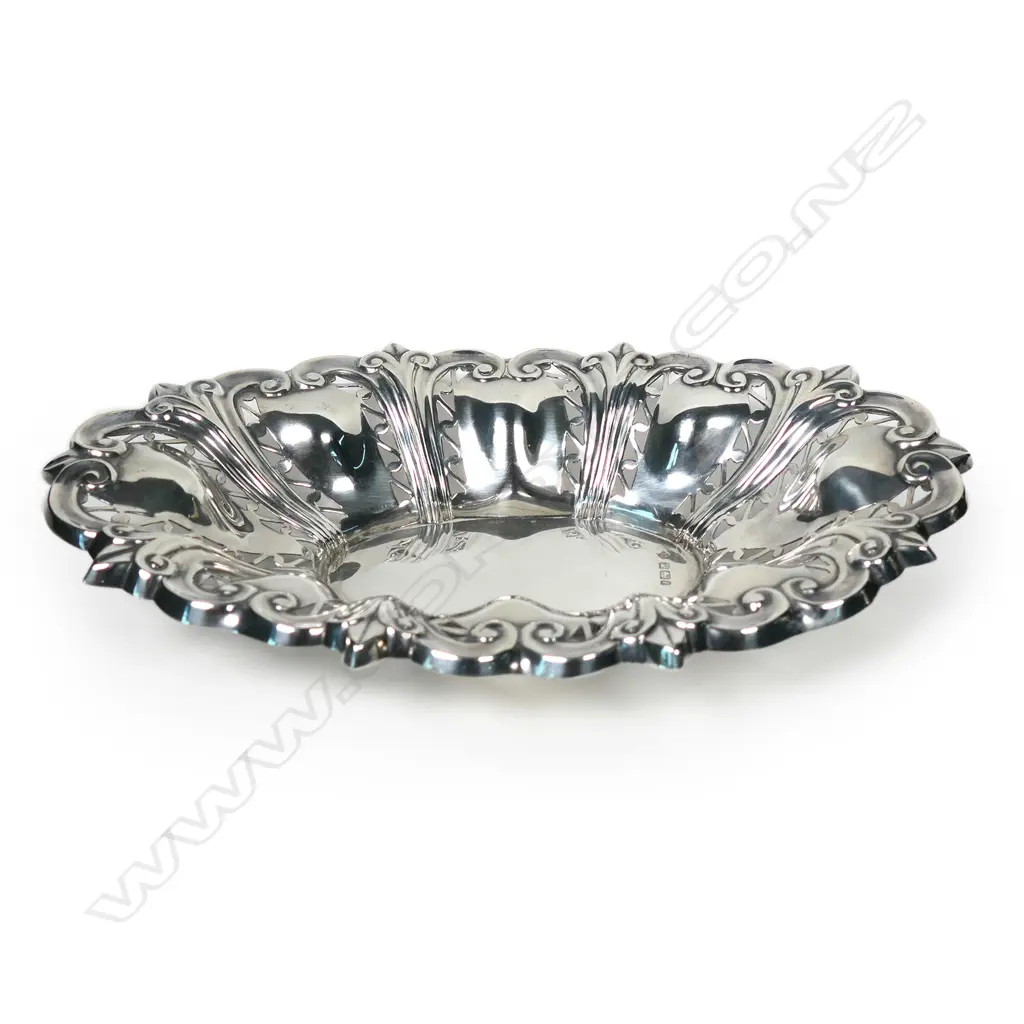 An Edwardian silver sweetmeat dish, Image 1++