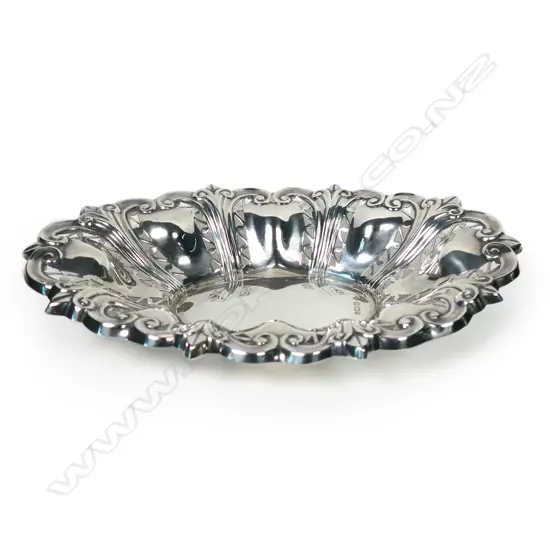 An Edwardian silver sweetmeat dish,