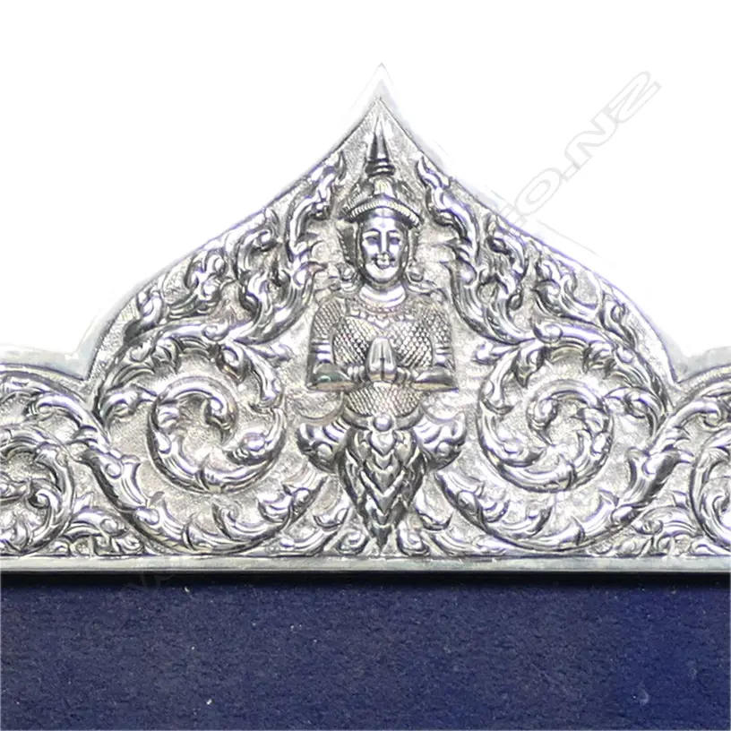 A large silver photo frame, Image 1++