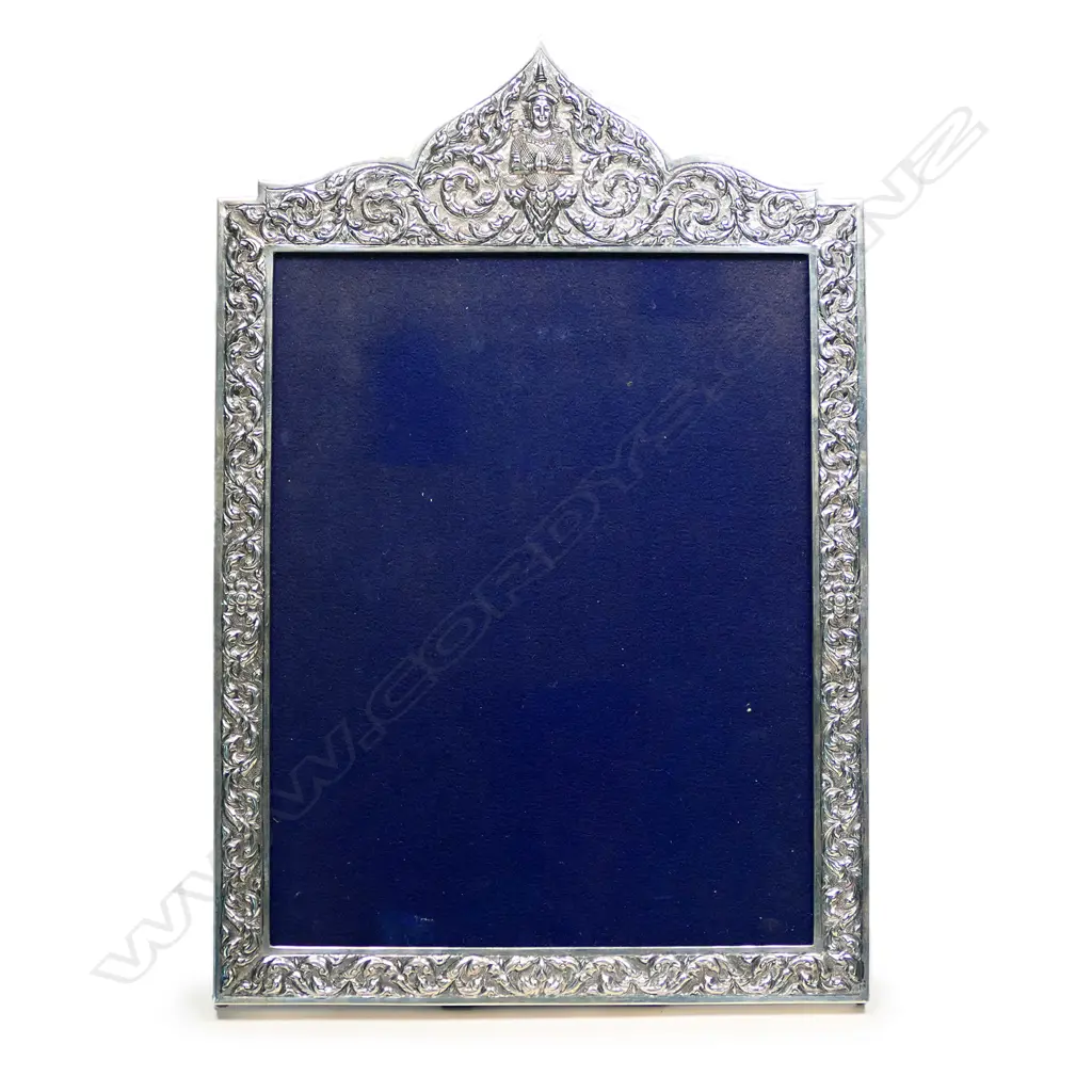 A large silver photo frame, Image 1++