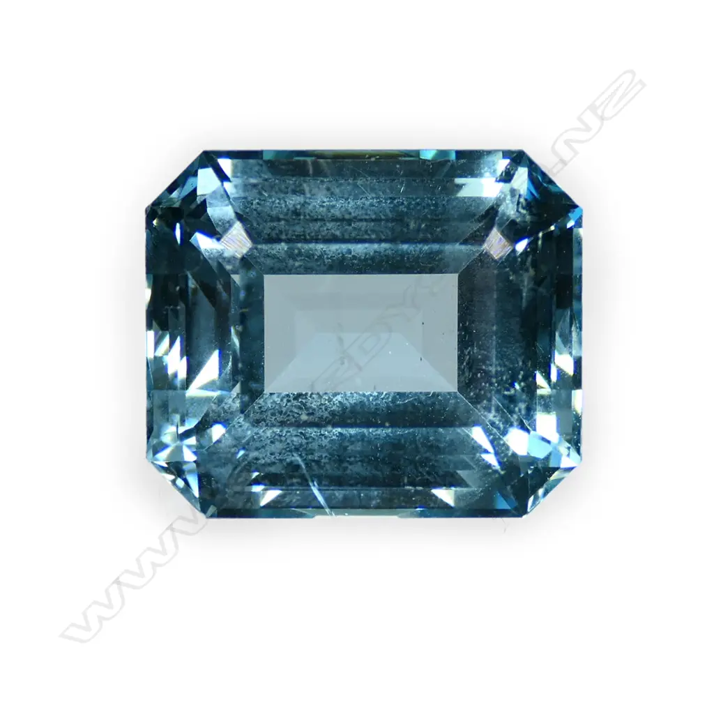 A loose aquamarine gemstone, Image 1++
