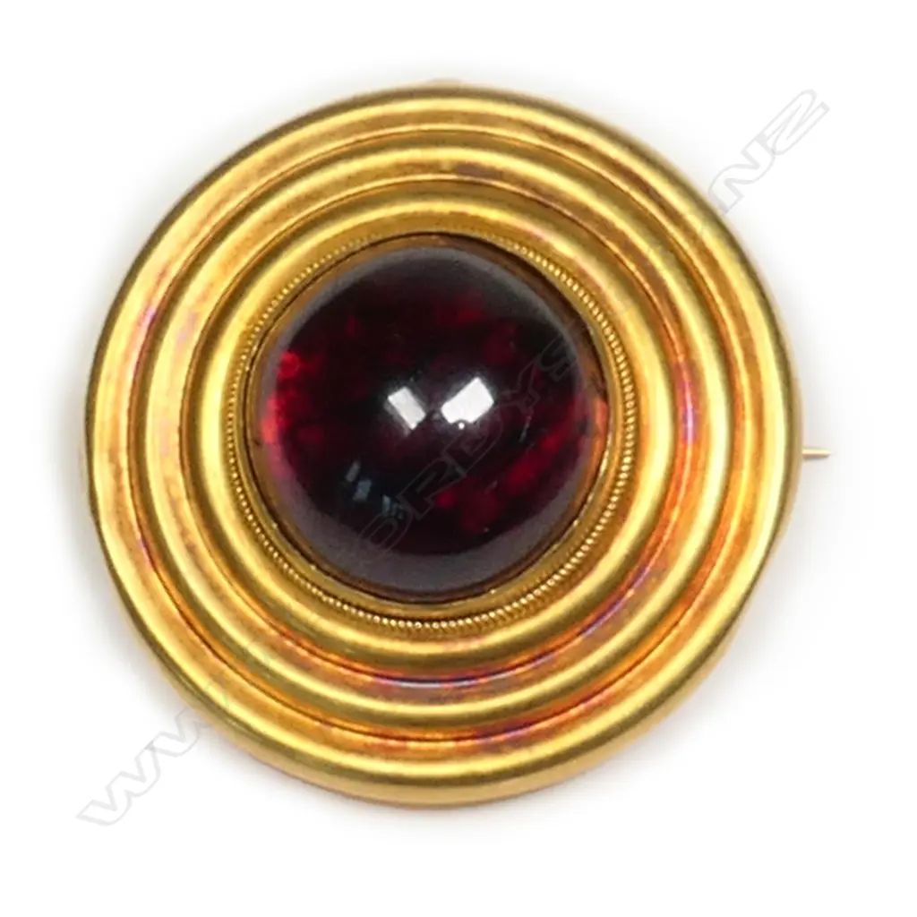 A Victorian 14ct gold and garnet mourning brooch, Image 1++