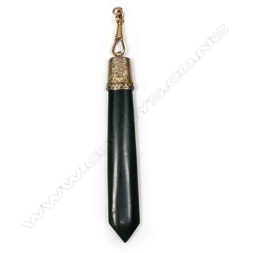 A colonial unmarked gold and pounamu pendant, Image 1++
