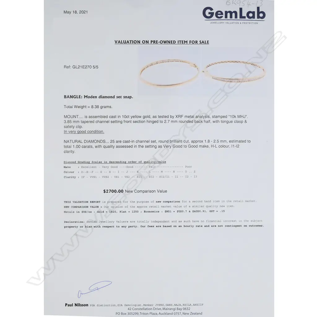 A 10ct gold and diamond set bangle, Image 1++