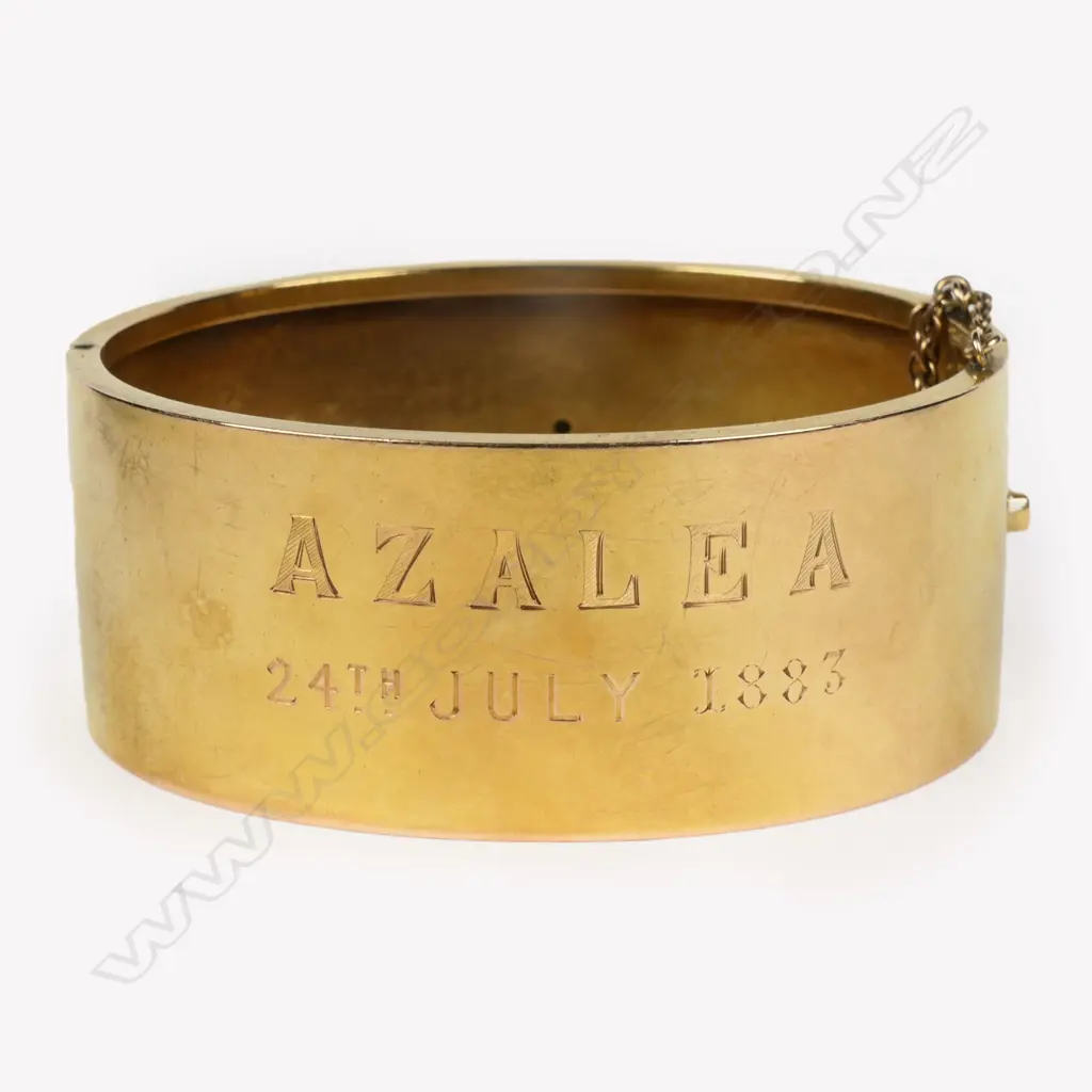 A Victorian 15ct gold hinged bangle, Image 1++