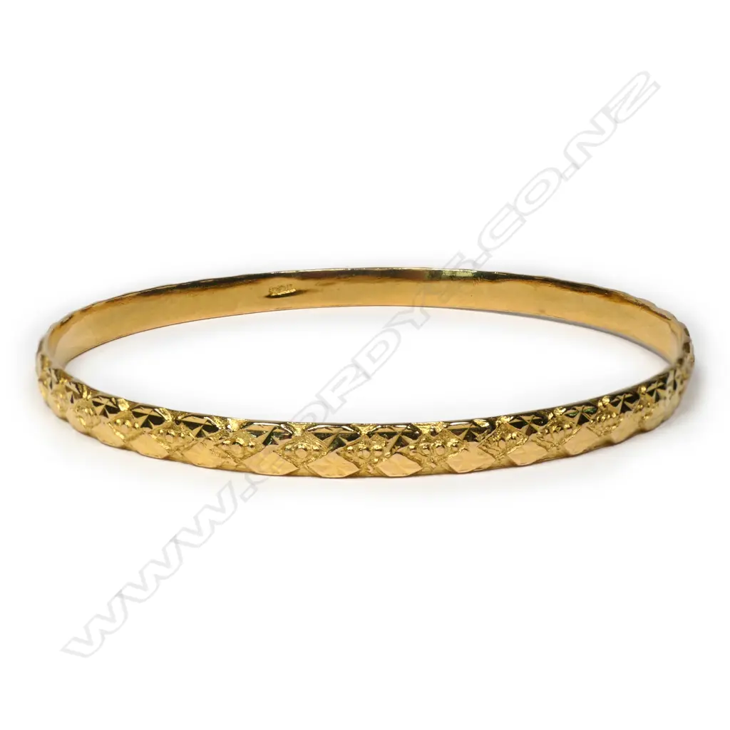 A 22ct gold bangle, Image 1++