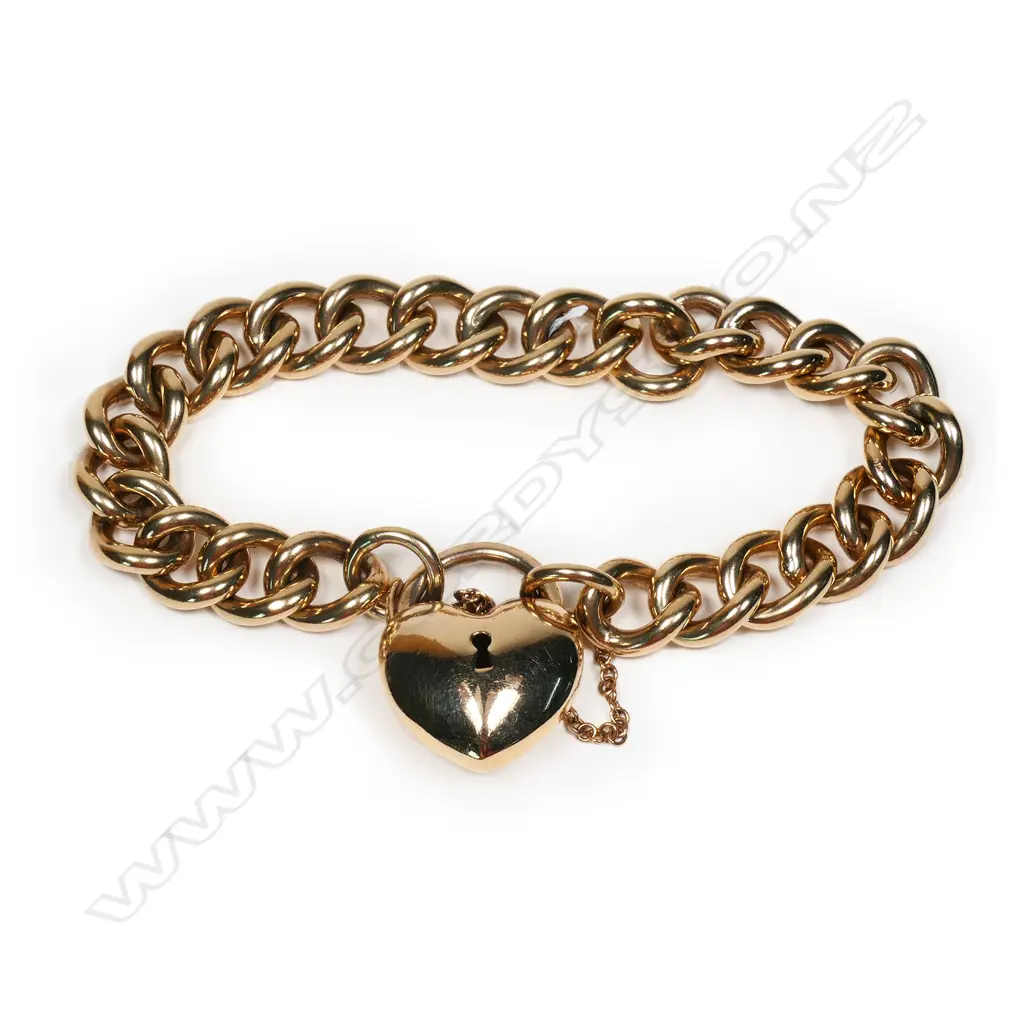 A 9ct gold curb link bracelet, Image 1++