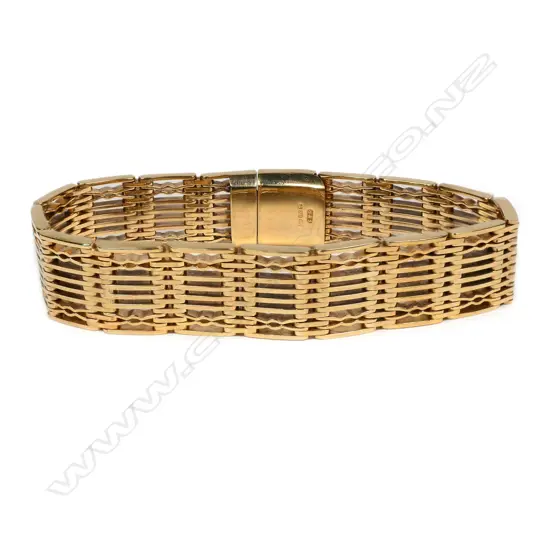 A 9ct gold gate bracelet,