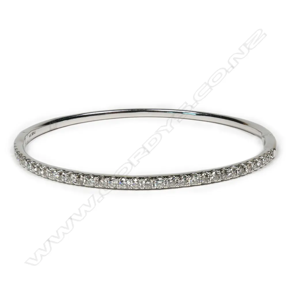 A 14ct white gold and diamond set bangle, Image 1++