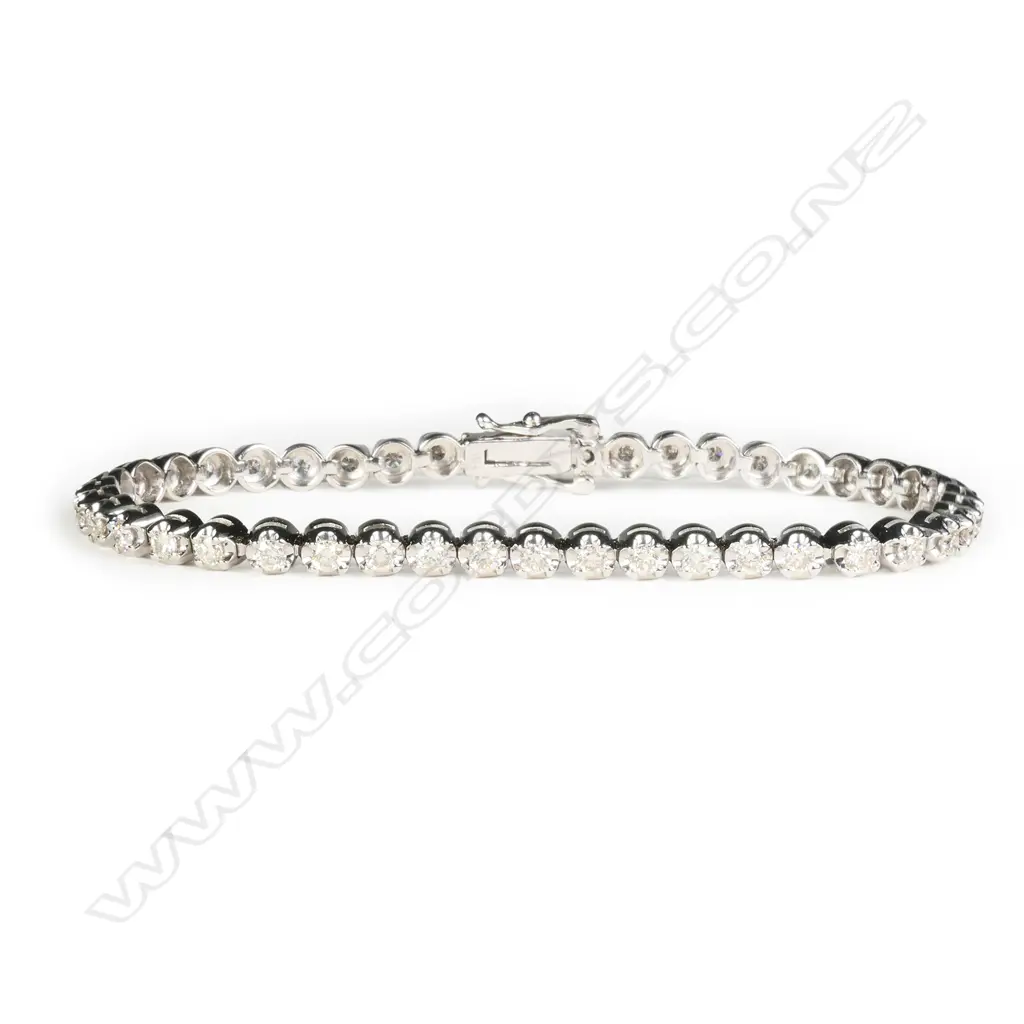 A 9ct white gold and diamond tennis bracelet, Image 1++