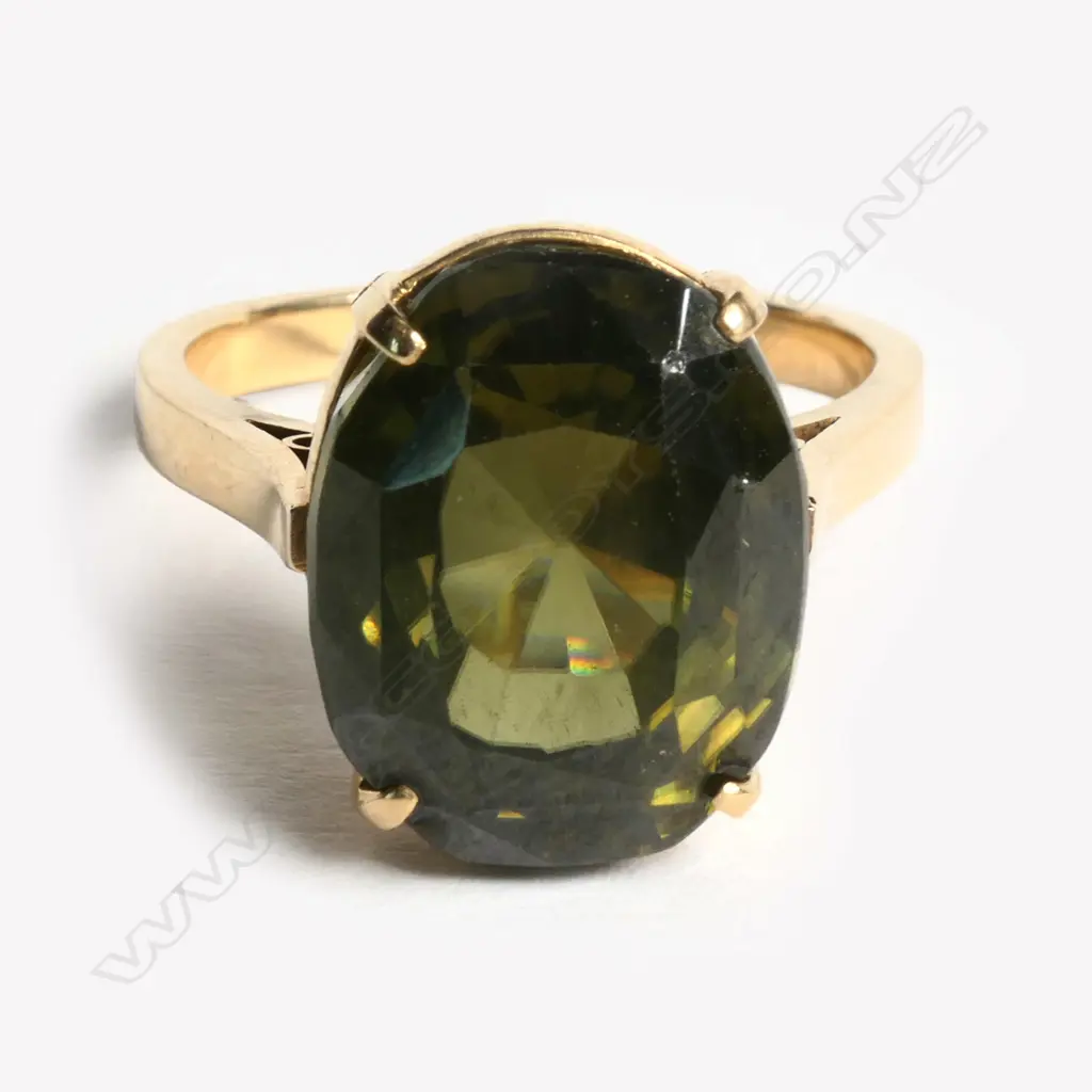 An 18ct gold and zircon dress ring, Image 1++