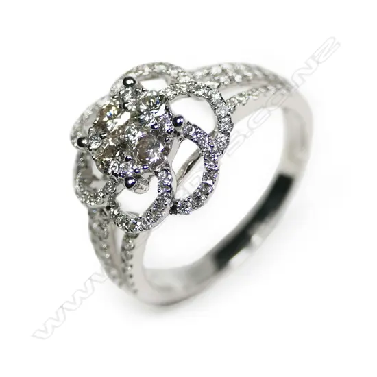 An 18ct white gold diamond cluster ring,