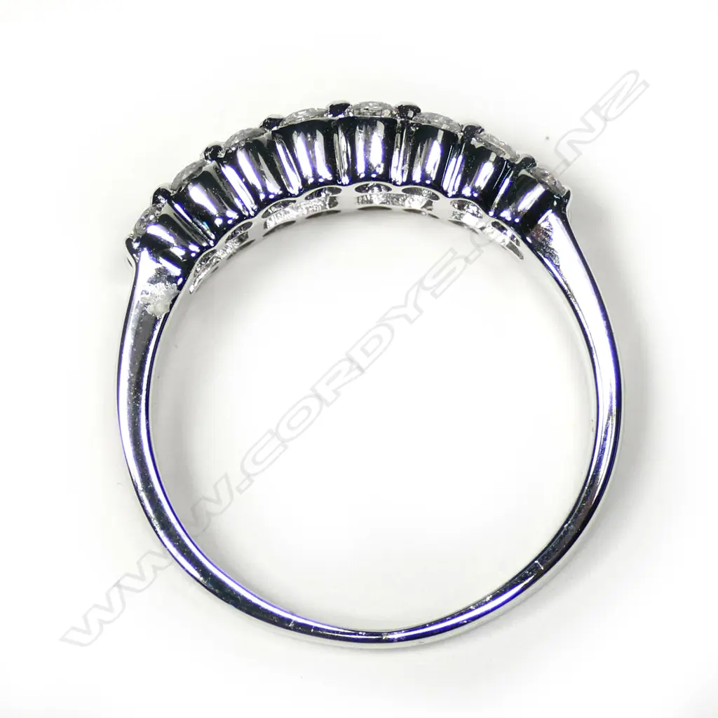An 18ct white gold and diamond ring, Image 1++