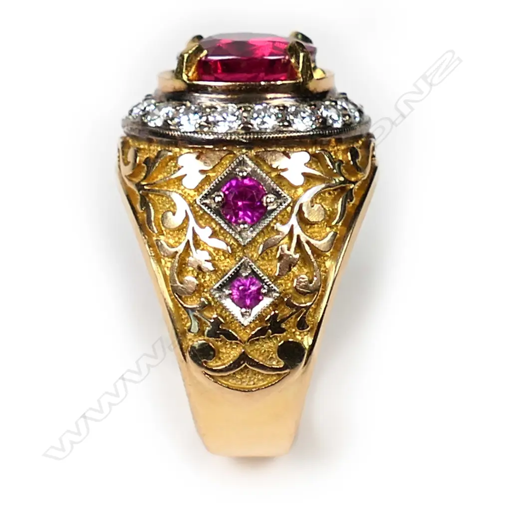 An impressive 18ct gold ruby and diamond ring, Image 1++