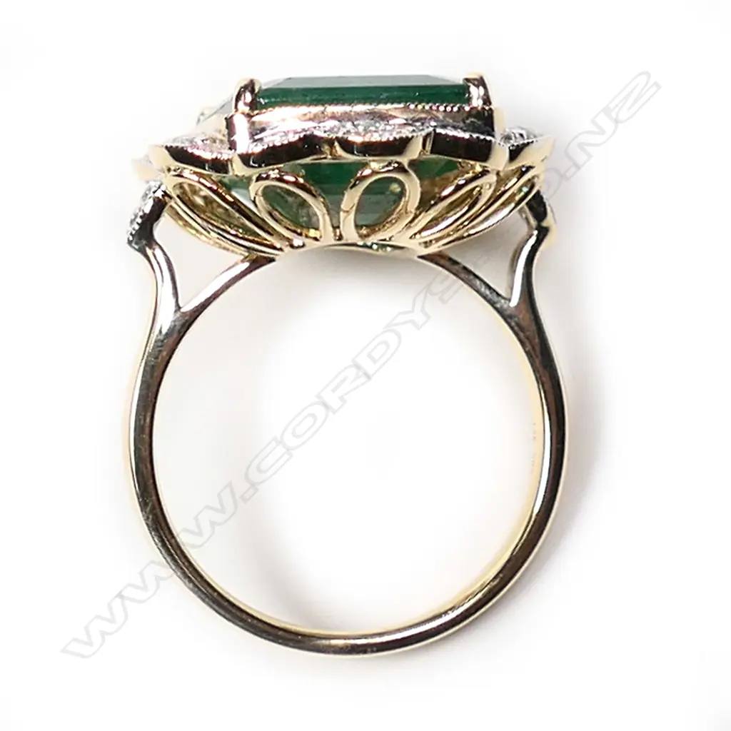 A 14ct gold emerald and diamond vintage style ring, Image 1++