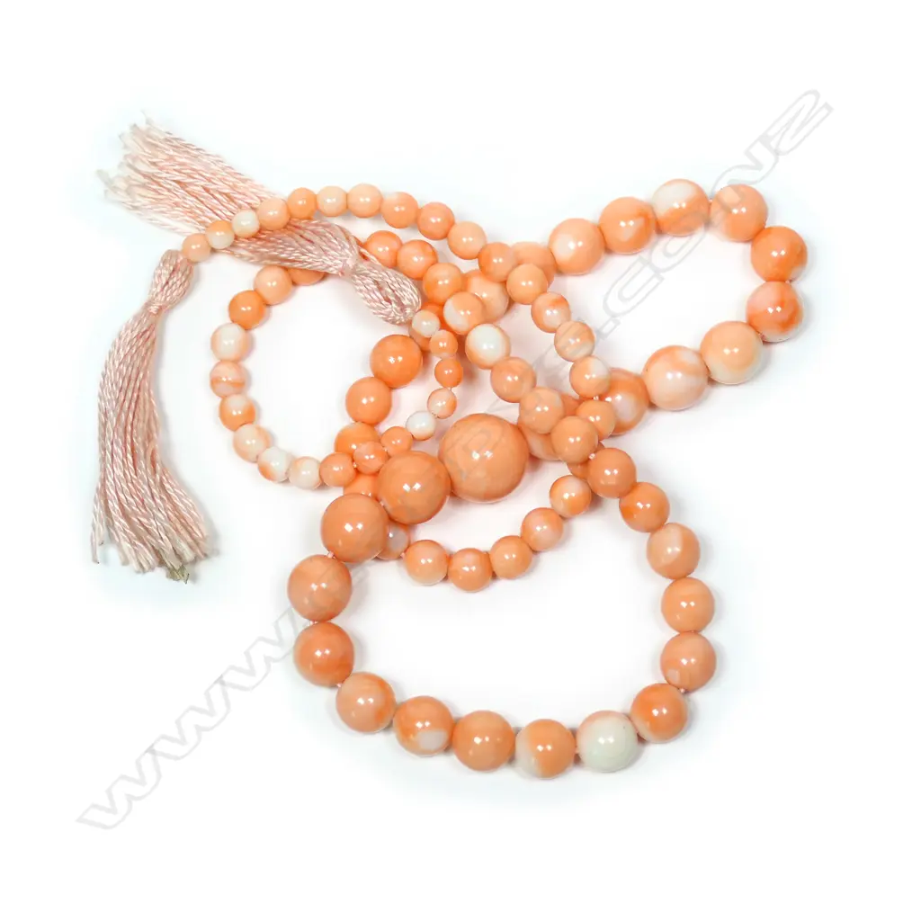 A vintage pink coral bead sautoir, Image 1++