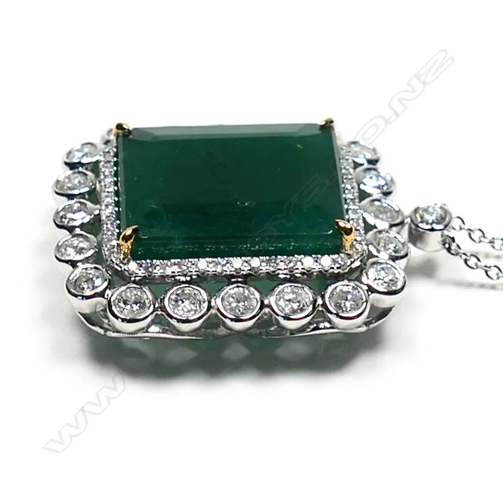 A 14ct white gold emerald and diamond statement necklace, Image 1++