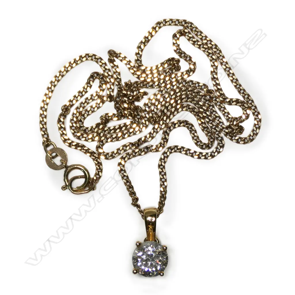 An 18ct gold and diamond pendant, Image 1++