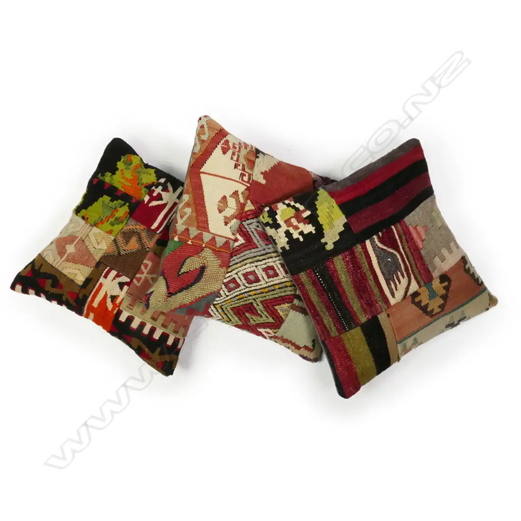 Three scatter cushions with slit weft kilim faces, Image 1++