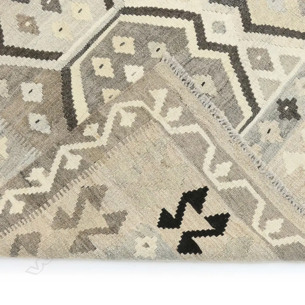 A large hand-woven slit-weft kilim rug, Image 1++
