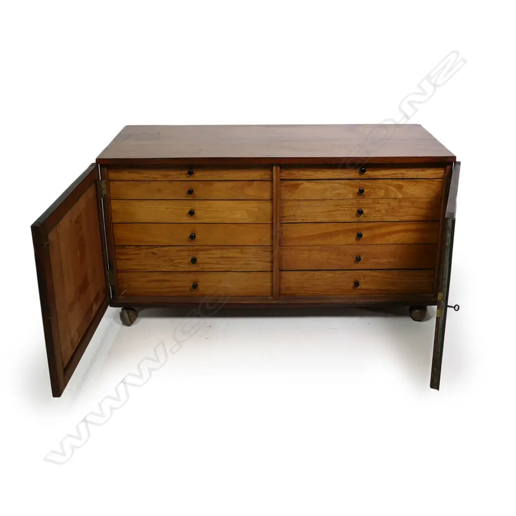 A 19thC rosewood collectors’ chest, Image 1++