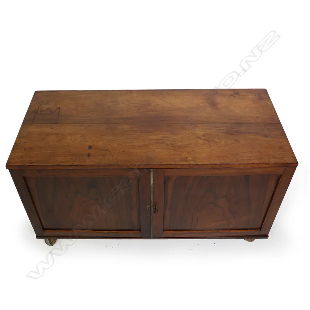 A 19thC rosewood collectors’ chest, Image 1++