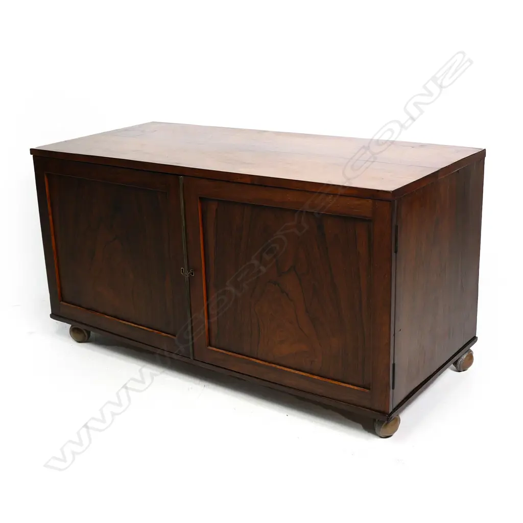 A 19thC rosewood collectors’ chest, Image 1++