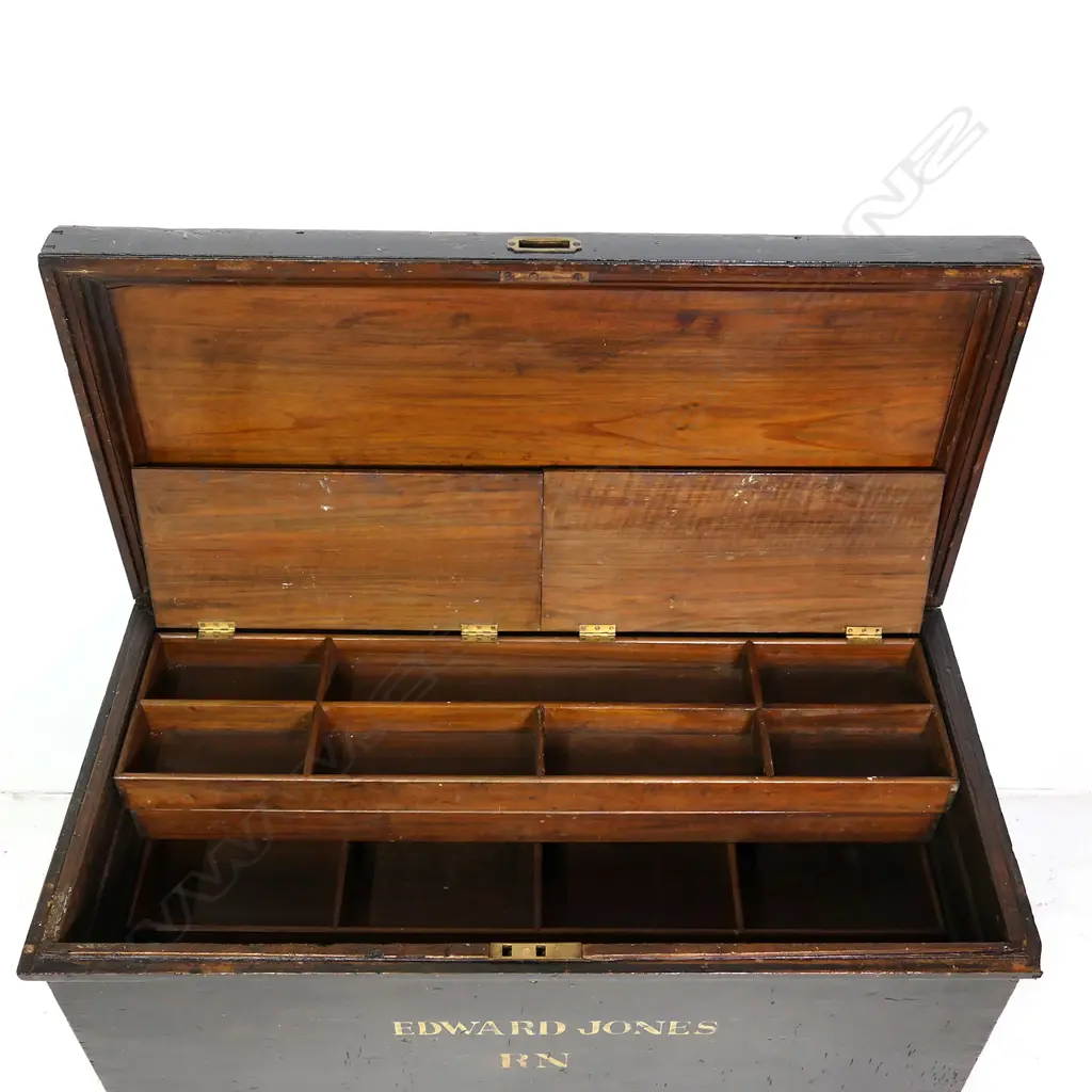 A 19thC carpenter's or shipwright's tool chest, Image 1++