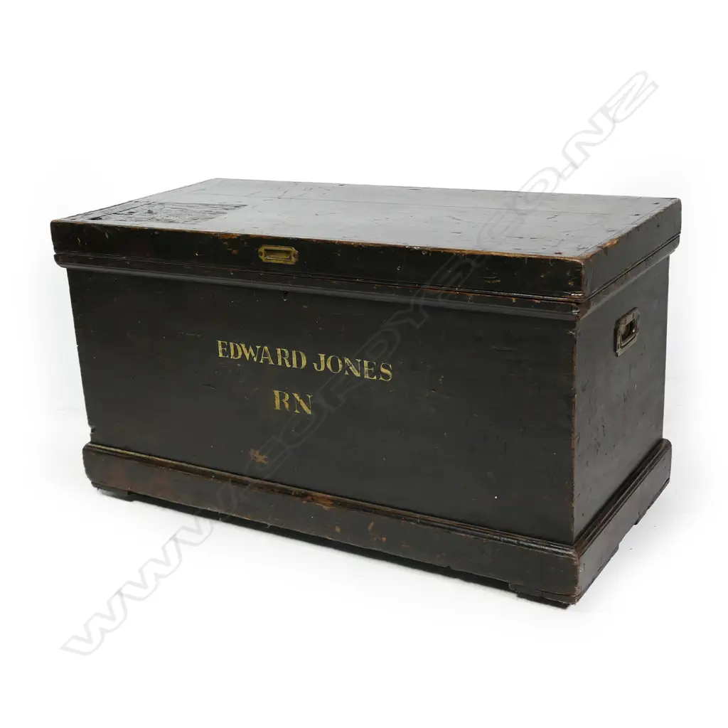 A 19thC carpenter's or shipwright's tool chest, Image 1++