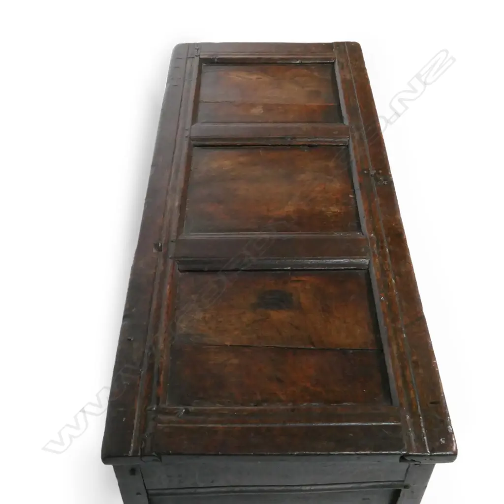 An 18thC Georgian oak coffer, Image 1++