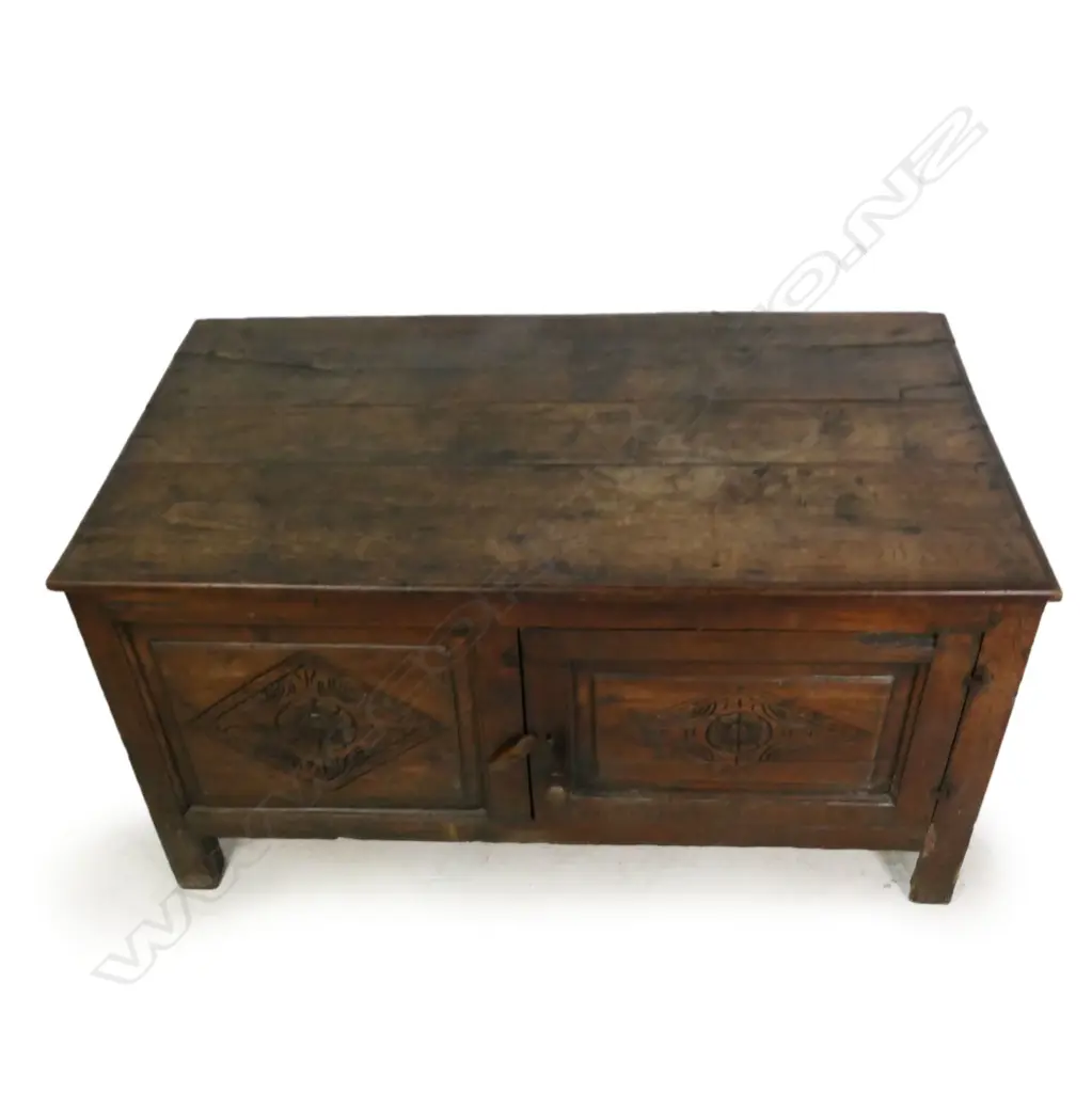 An 18thC oak low cupboard, Image 1++