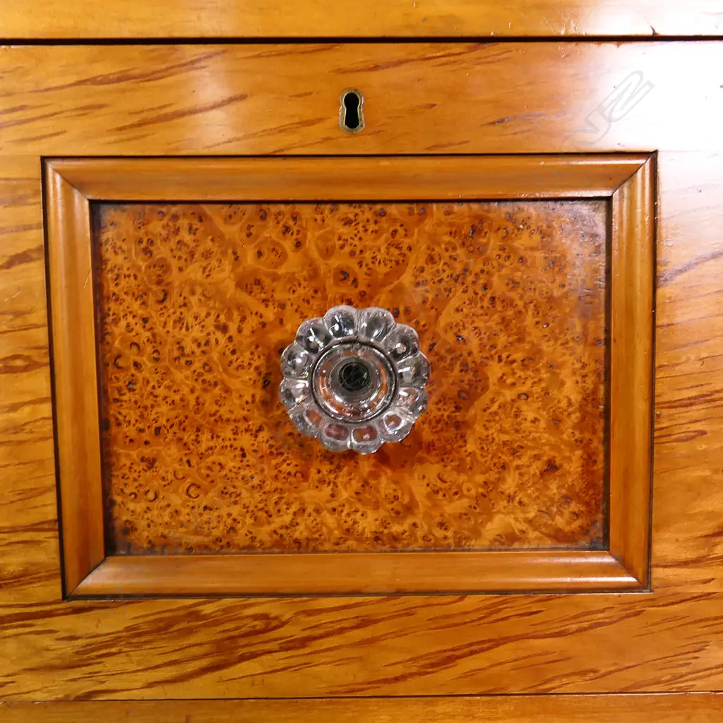 A colonial kauri seven drawer scotch chest, Image 1++