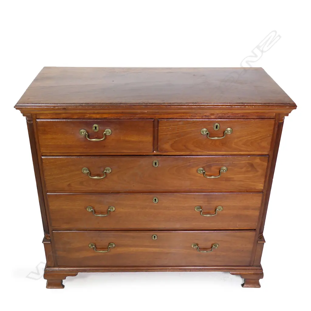 A Georgian mahogany five drawer chest, Image 1++