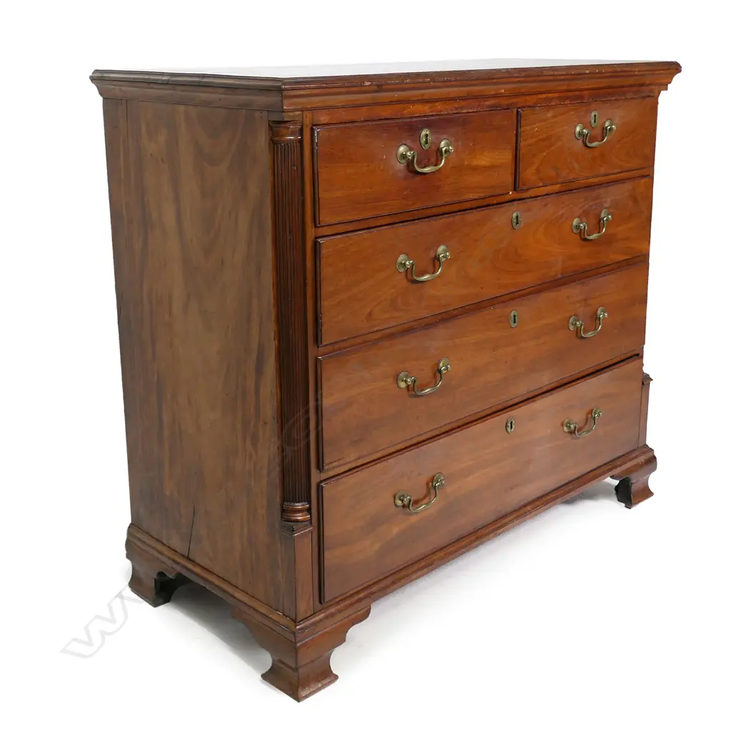 A Georgian mahogany five drawer chest, Image 1++