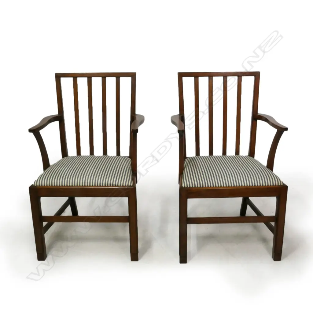 A set of six oak Sheraton style dining chairs, Image 1++