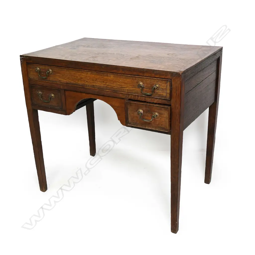 A Georgian oak lowboy, Image 1++