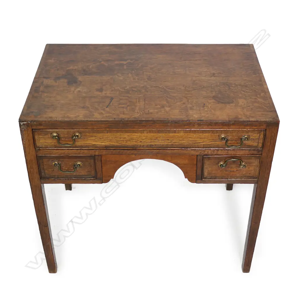 A Georgian oak lowboy, Image 1++