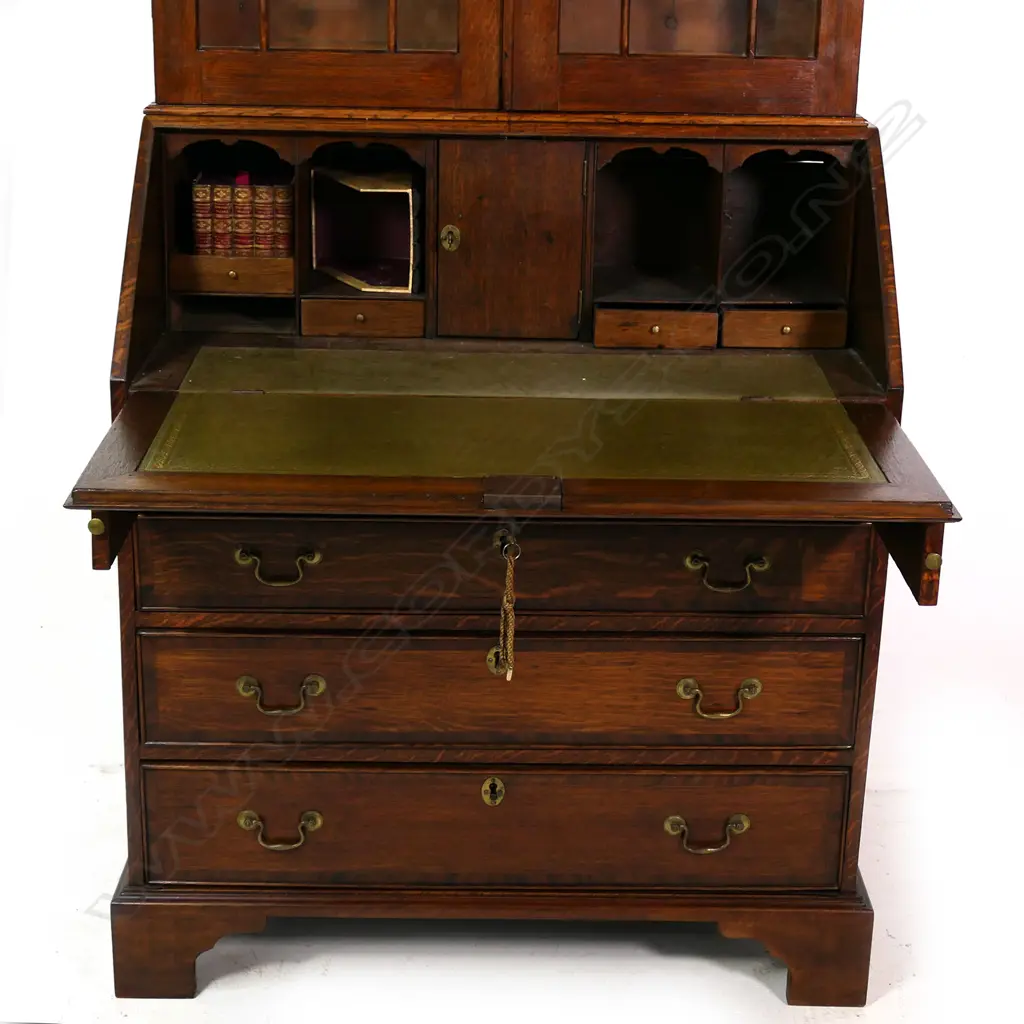 A Georgian oak bureau bookcase, Image 1++