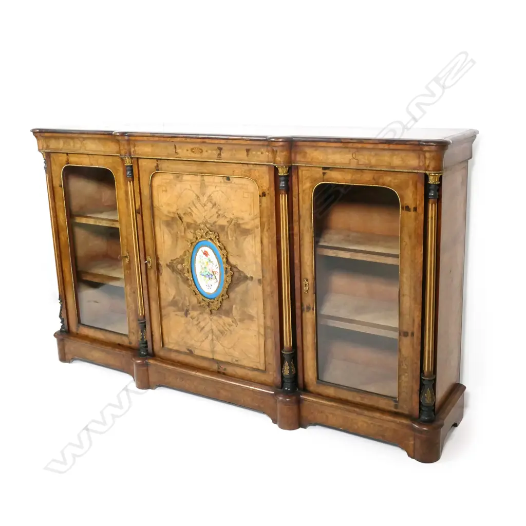 A Victorian burr walnut credenza, Image 1++