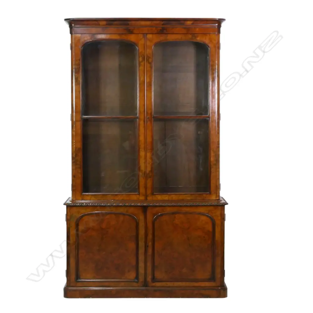 An impressive Victorian burr walnut bookcase cabinet, Image 1++