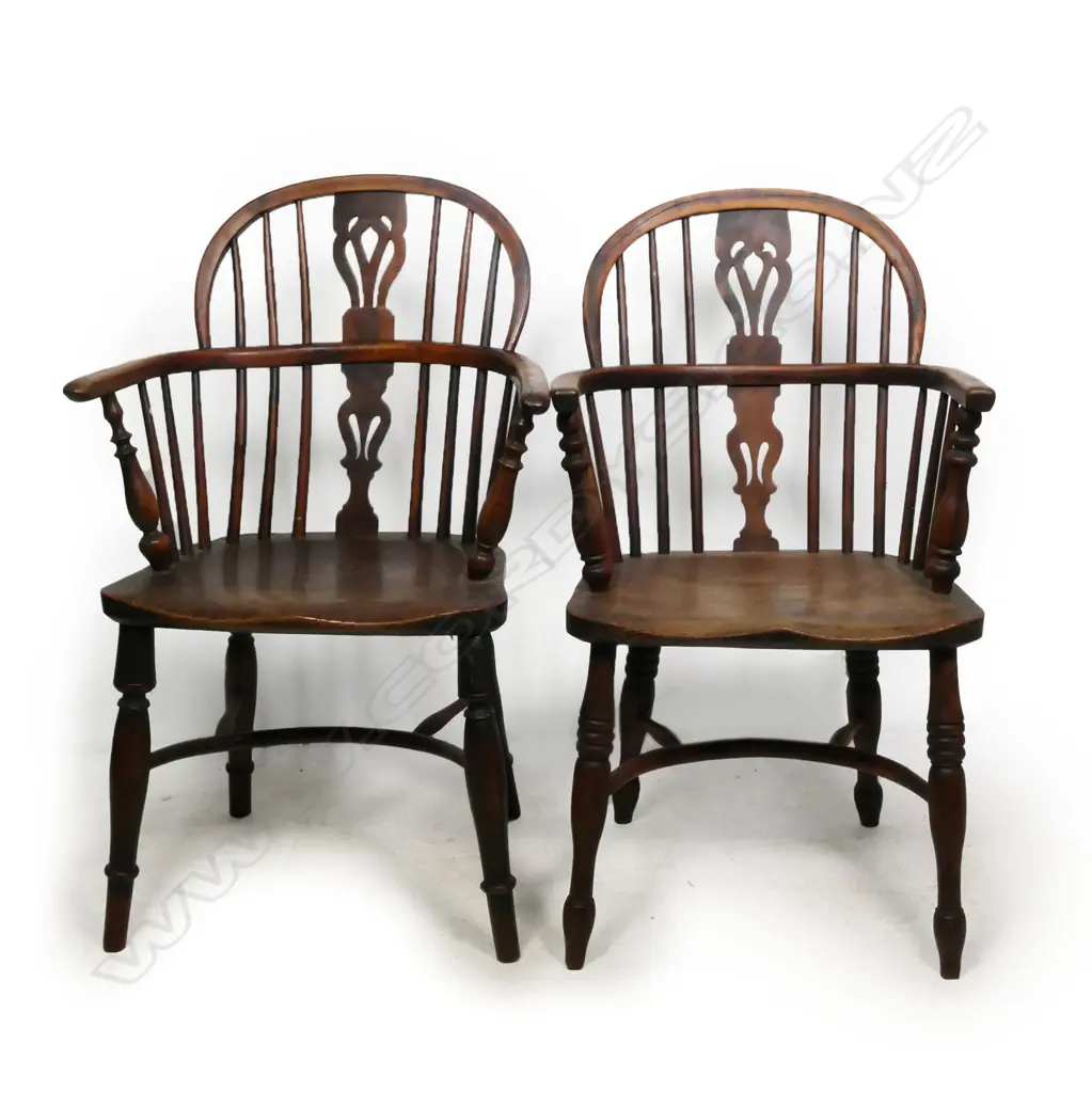 A pair of 19thC elm low back Windsor chairs, Image 1++
