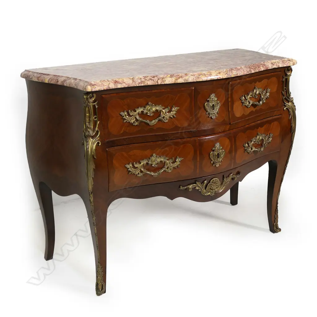 A quality antique style French bombe commode, Image 1++