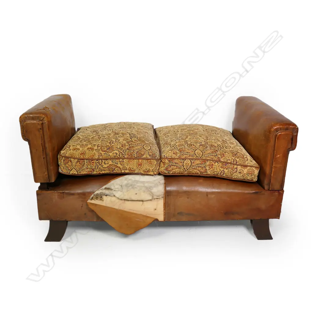 A two-seater, 1930s leather upholstered club-style day bed, Image 1++