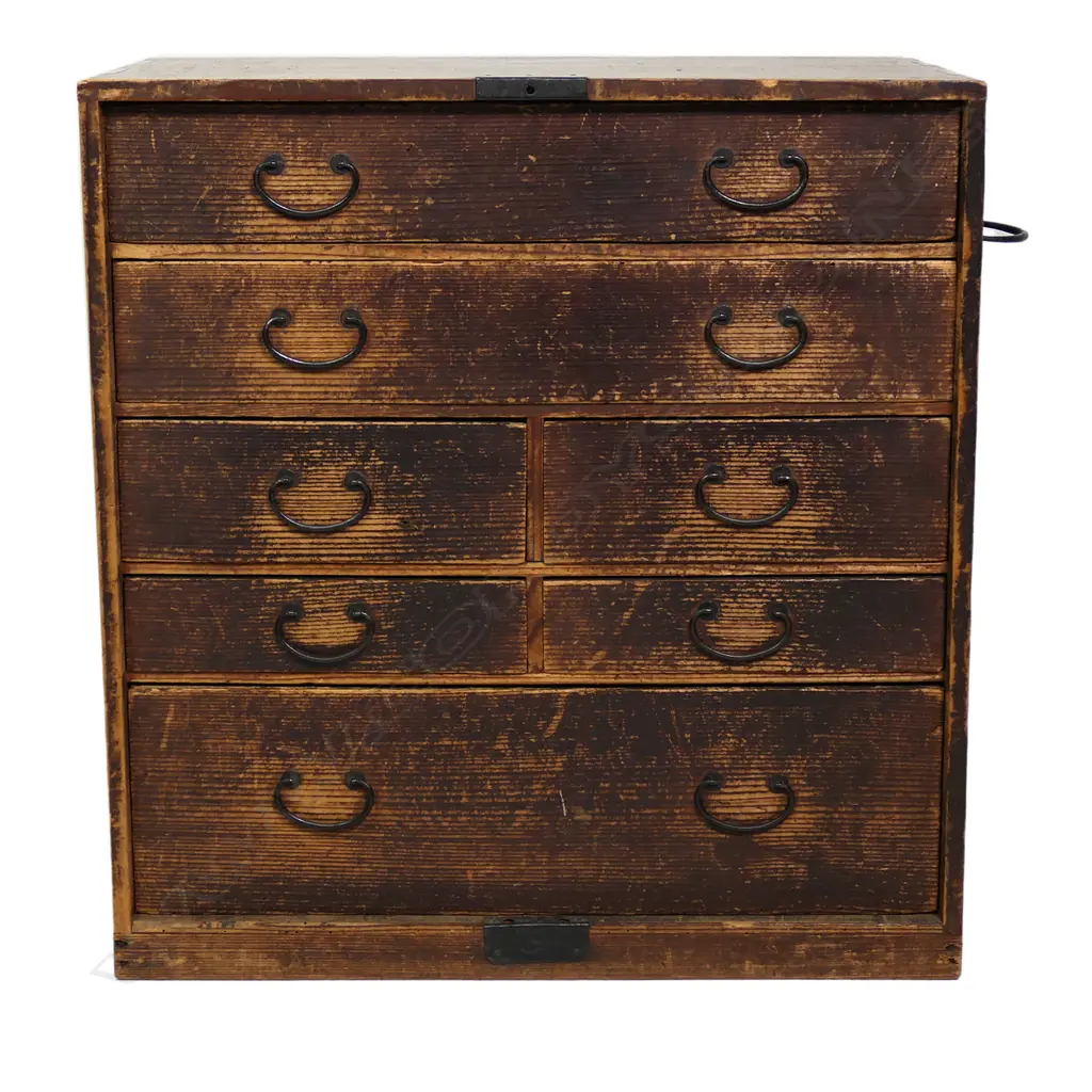An early 20thC Japanese small chest, Image 1++