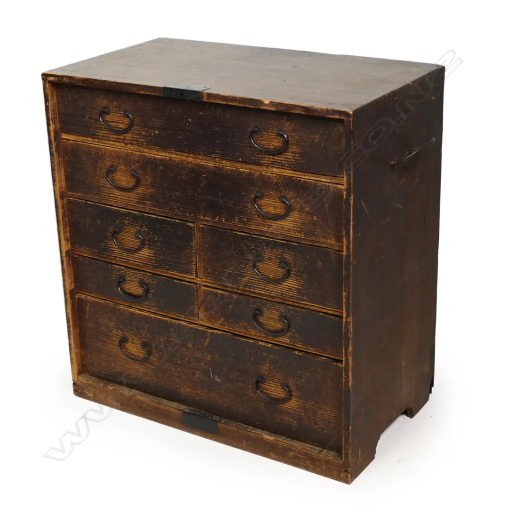 An early 20thC Japanese small chest, Image 1++