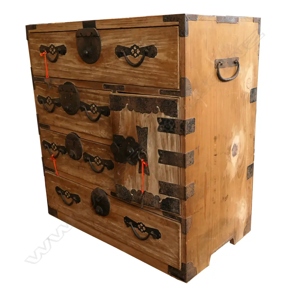 An early 20thC Japanese Ko-Dansu cabinet, Image 1++