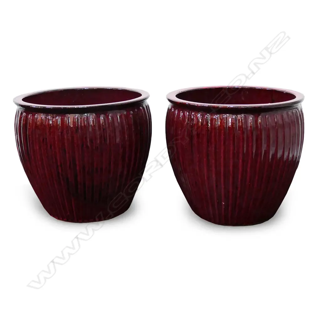 A pair of large dark red glazed garden pots, Image 1++