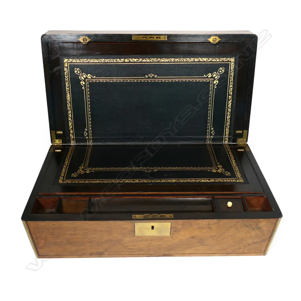 A Victorian walnut writing slope, Image 1++